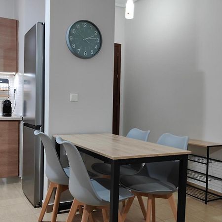 Rock & Roll 1 - Modern Apartment In Trikala Exterior photo
